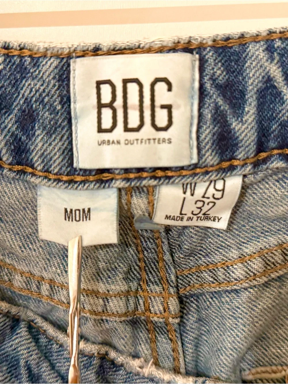 BDG High-Rise Mom Women's Jeans in Medium Blue Wash